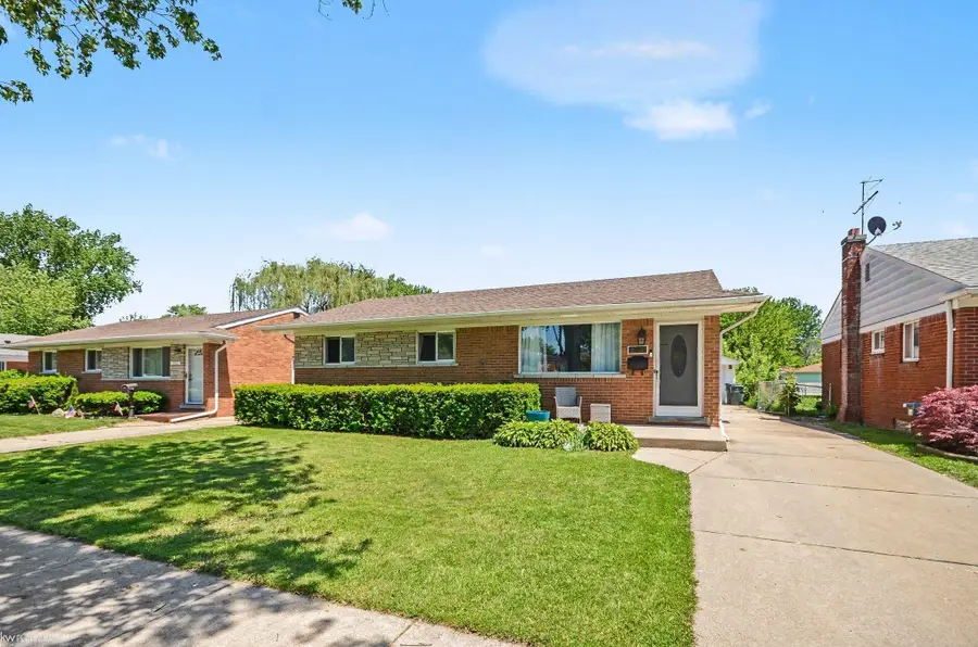29808 Maplegrove, Saint Clair Shores, MI 48082 - #3