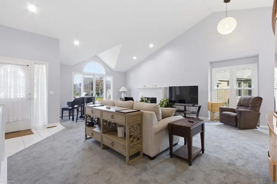 47153 W Mission Valley #10, Macomb, MI 48042 - #2