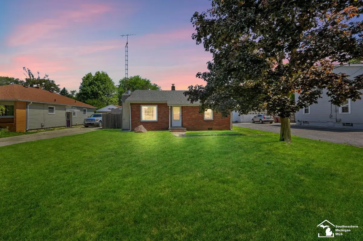 5864 Edgewood, Monroe, MI 48161 - #1