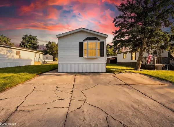 29767 Jamestown, Chesterfield, MI 48051