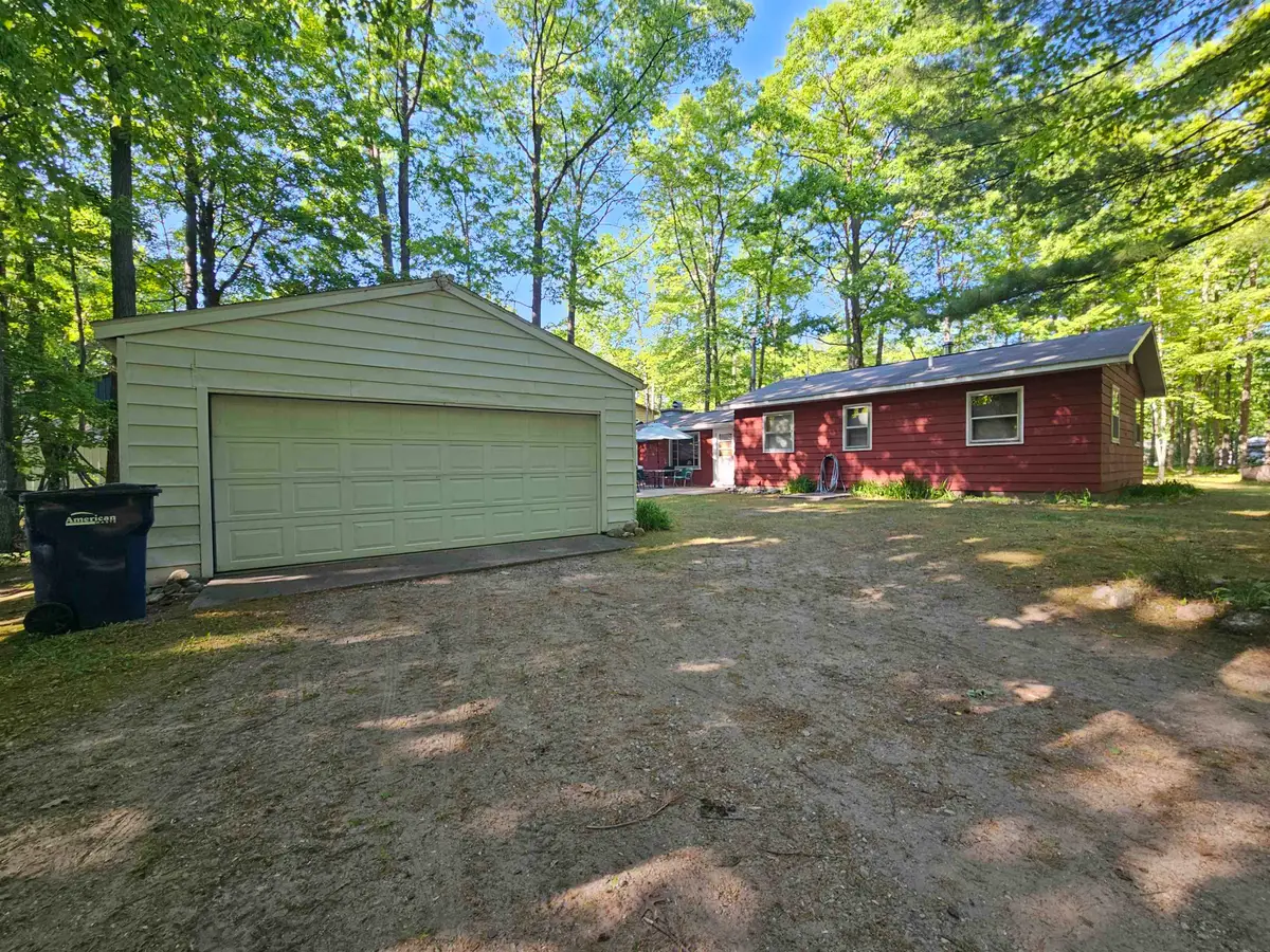 515 Coleman, Harrison, MI 48625 - #1