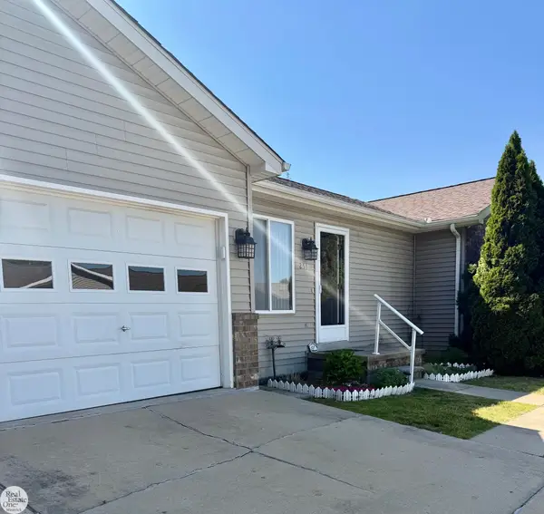 251 Huron Ln, Marine City, MI 48039