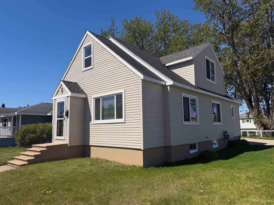 200 S 22, Escanaba, MI 49829 - #2