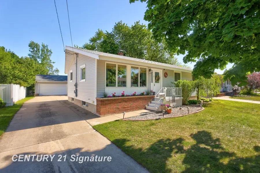 2101 N Brentwood, Essexville, MI 48732 - #2