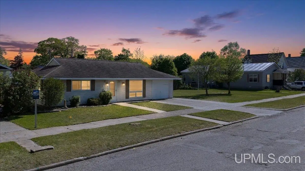 707 Michigan, Gladstone, MI 49837 - #1