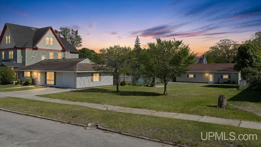 707 Michigan, Gladstone, MI 49837 - #2