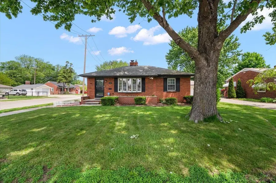 20221 E 11 Mile, Saint Clair Shores, MI 48081 - #2