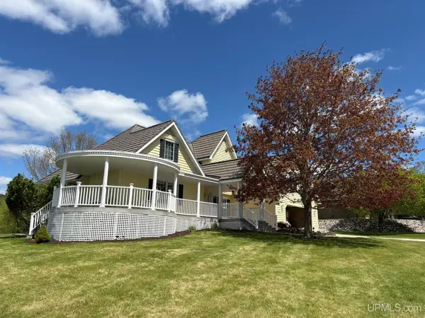 1128 E E, Iron Mountain, MI 49801