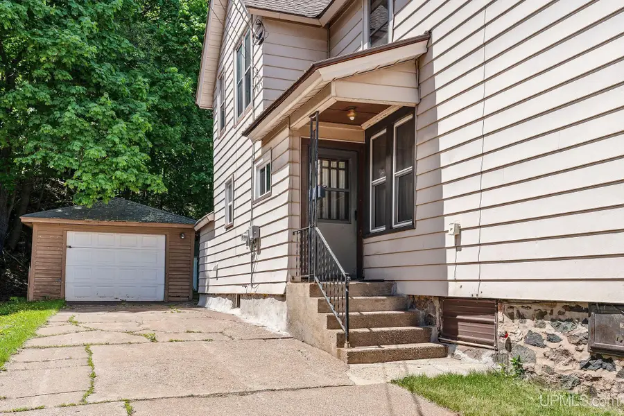 135 York, Ishpeming, MI 49849 - #3