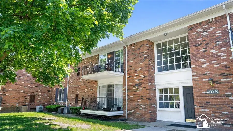 490 Fox Hills #8, Bloomfield Hills, MI 48304 - #2