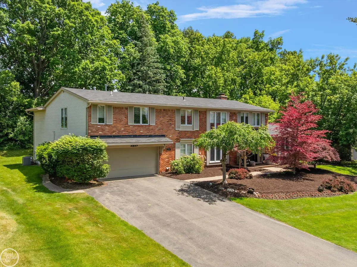 4547 Valleyview, West Bloomfield, MI 48323 - #1