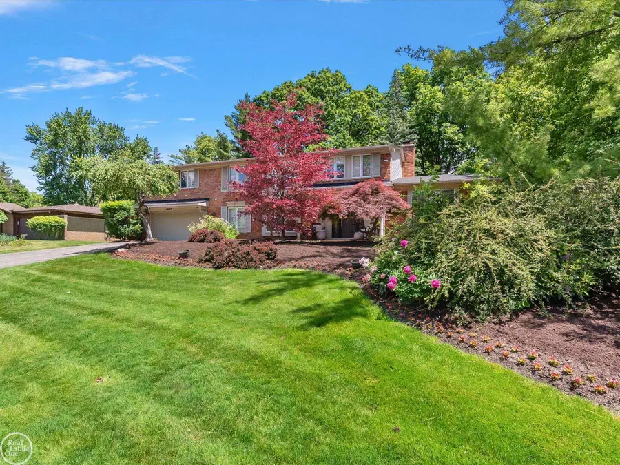 4547 Valleyview, West Bloomfield, MI 48323 - #3