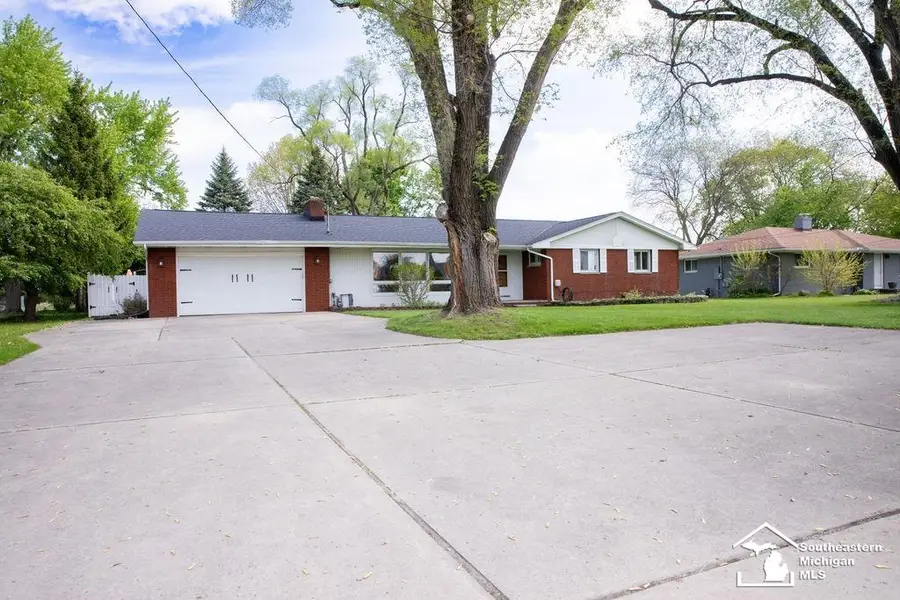 4666 E Dunbar Rd, Monroe, MI 48161 - #2