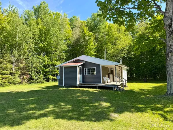 478 W Black Bear, Gulliver, MI 49840