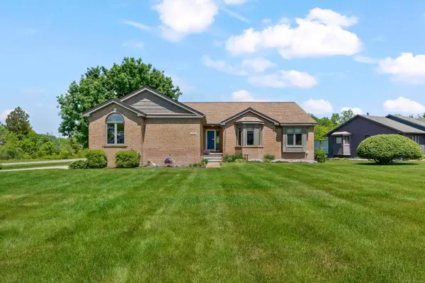 10690 Oxbow Heights, White Lake, MI 48386