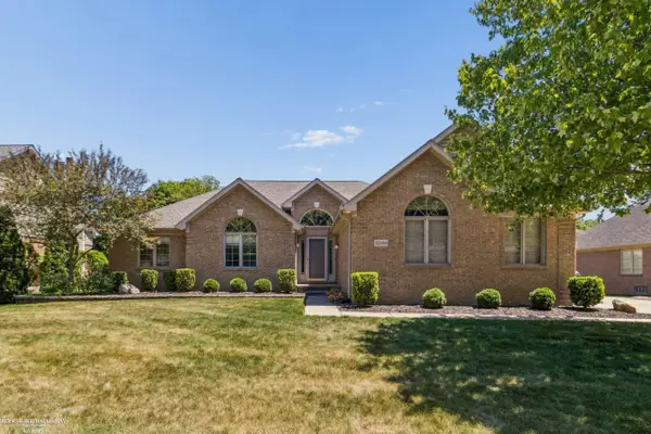 52688 Clinton Oak, Shelby Twp, MI 48316