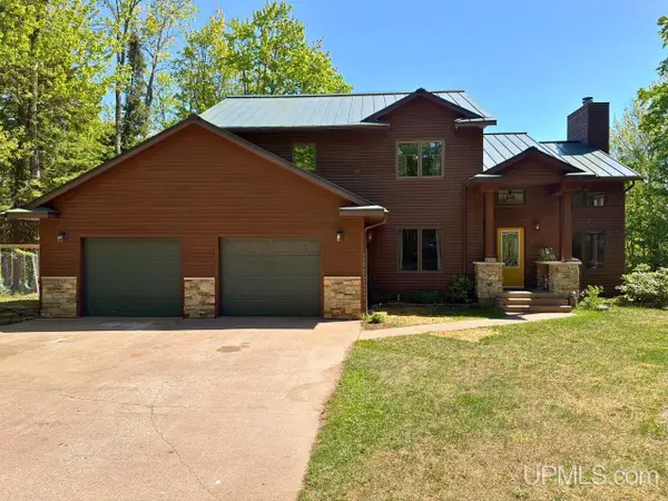 340 Pelissier Lake, Marquette, MI 49855