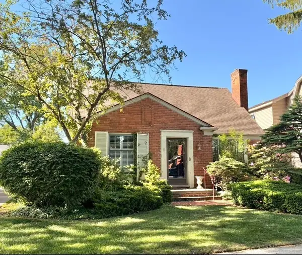 10794 Kingston, Huntington Woods, MI 48070