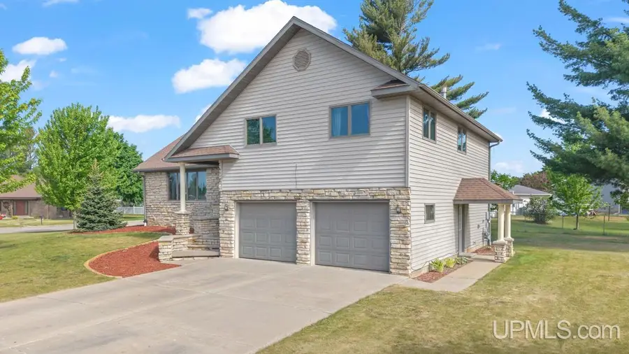 3016 S 5th, Escanaba, MI 49829 - #2