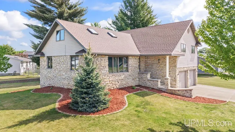 3016 S 5th, Escanaba, MI 49829 - #3