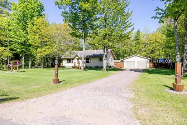 70 Feather Ridge, Marquette, MI 49855