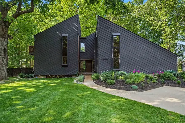 5143 Green Meadows, Grand Blanc, MI 48439