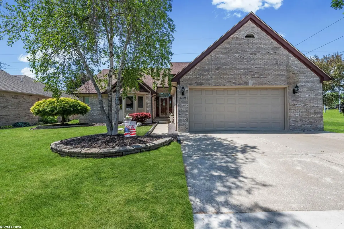 44325 Meadowlake, Sterling Heights, MI 48313 - #1