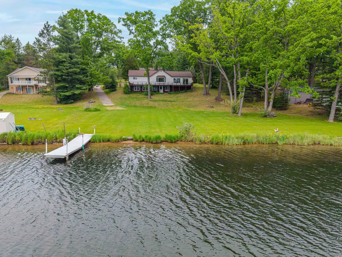 3152 Van Deusen, Harrison, MI 48625 - #1