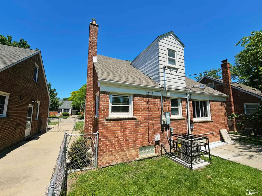 20308 Country Club, Harper Woods, MI 48225 - #2