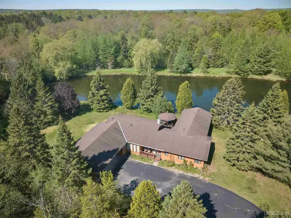 N6355 Alger Heights, Munising, MI 49862