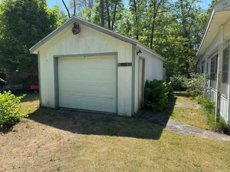 4339 W Oakman, Harrison, MI 48625 - #2