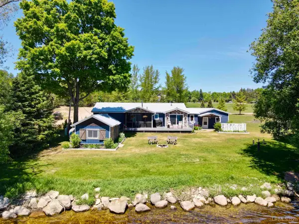 17415 W Walker, Curtis, MI 49820