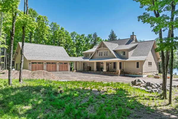 18751 Big Lake, Watersmeet, MI 49969