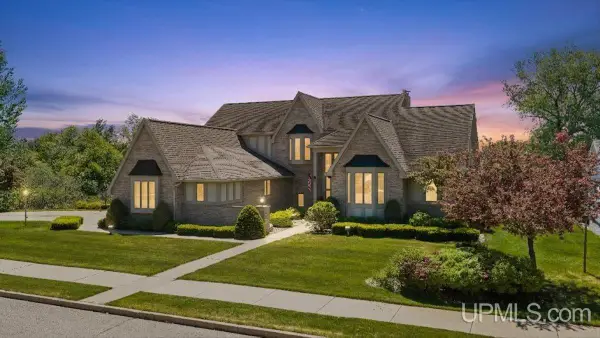 2009 13th Ave South, Escanaba, MI 49829