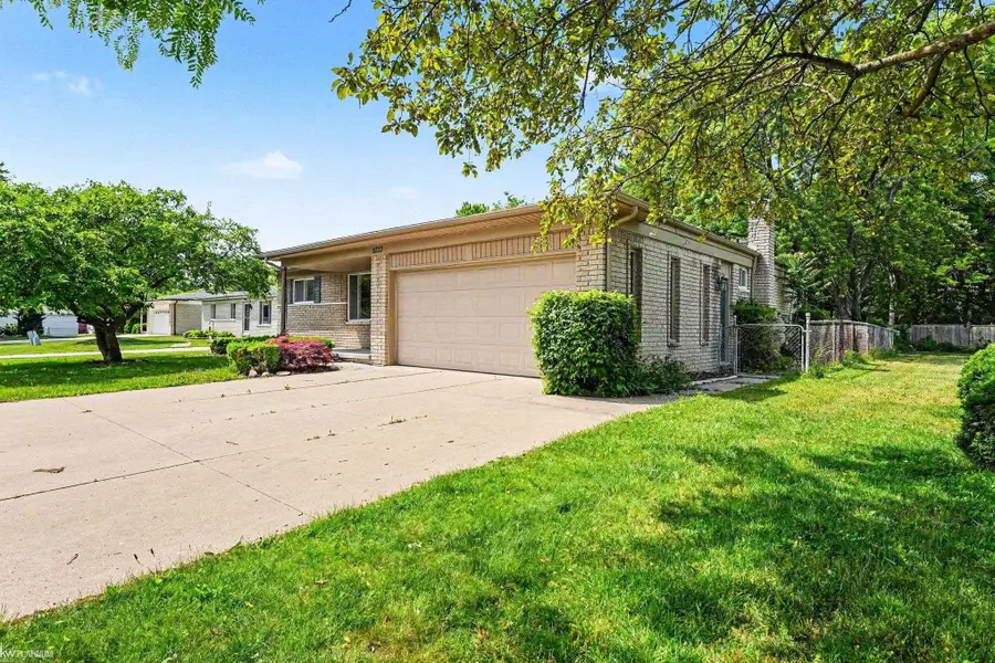 5233 Plymouth, Sterling Heights, MI 48310 - #2