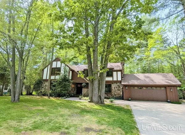 39 Elder, Marquette, MI 49855