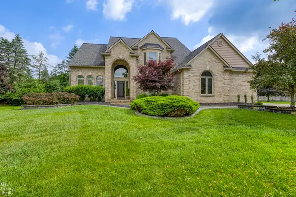 22297 Hazelton Ct, Novi, MI 48374