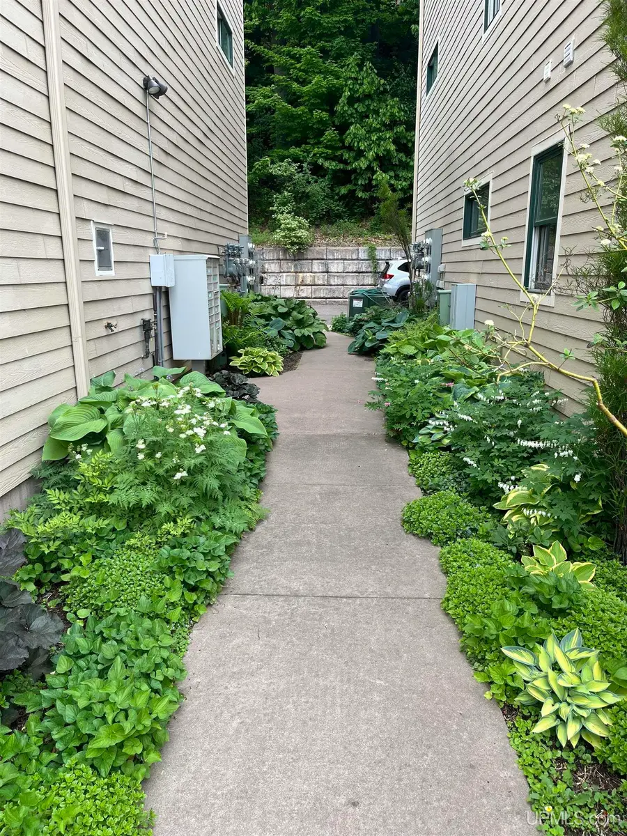 219 N Lakeshore #Unit No 5, Marquette, MI 49855 - #3