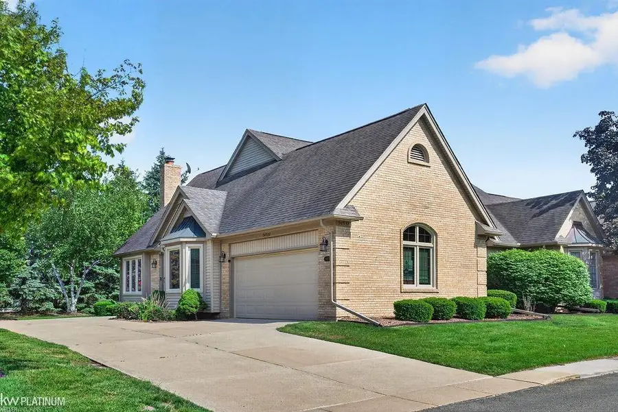 54532 Cambridge, Shelby, MI 48315 - #2