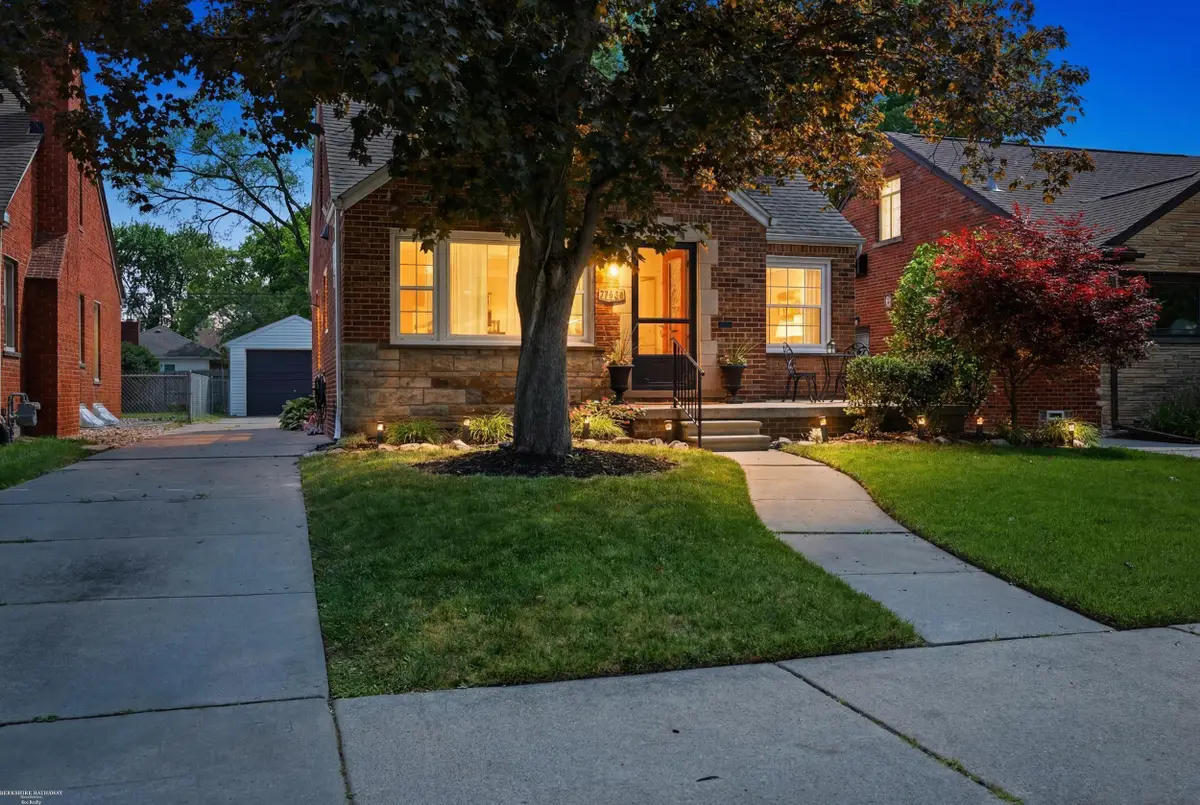 21144 Fleetwood, Harper Woods, MI 48225 - #1