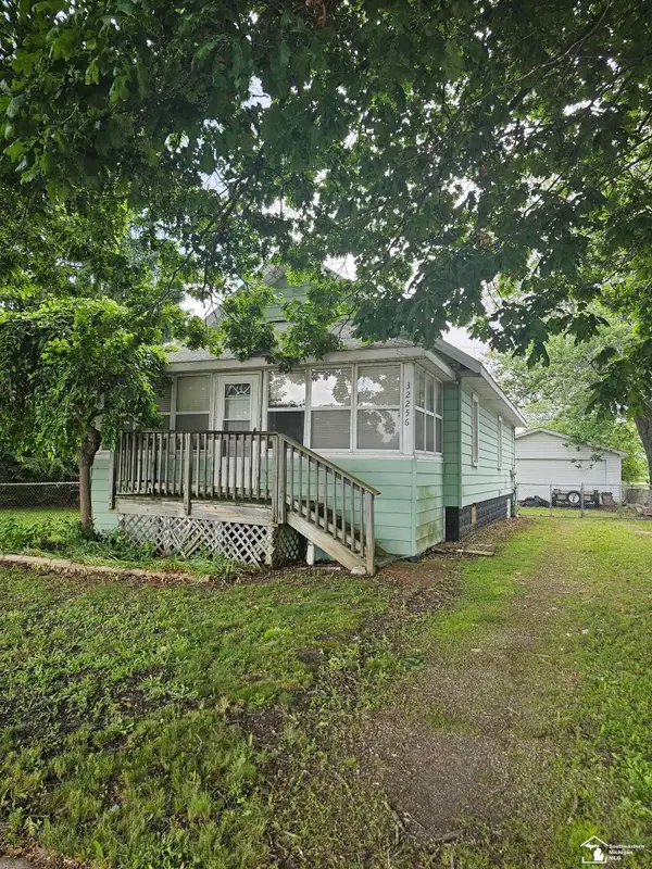 32256 York, Rockwood, MI 48173