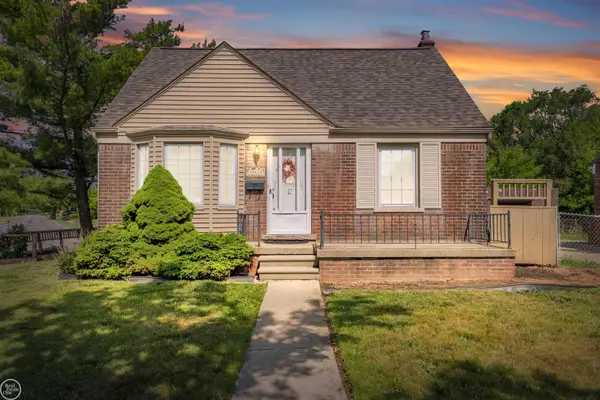19505 Kelly, Harper Woods, MI 48225