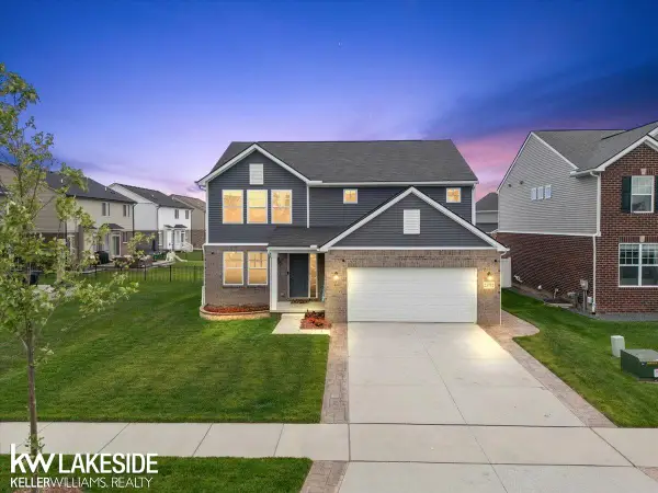 23732 Shadow Woods, Macomb, MI 48042