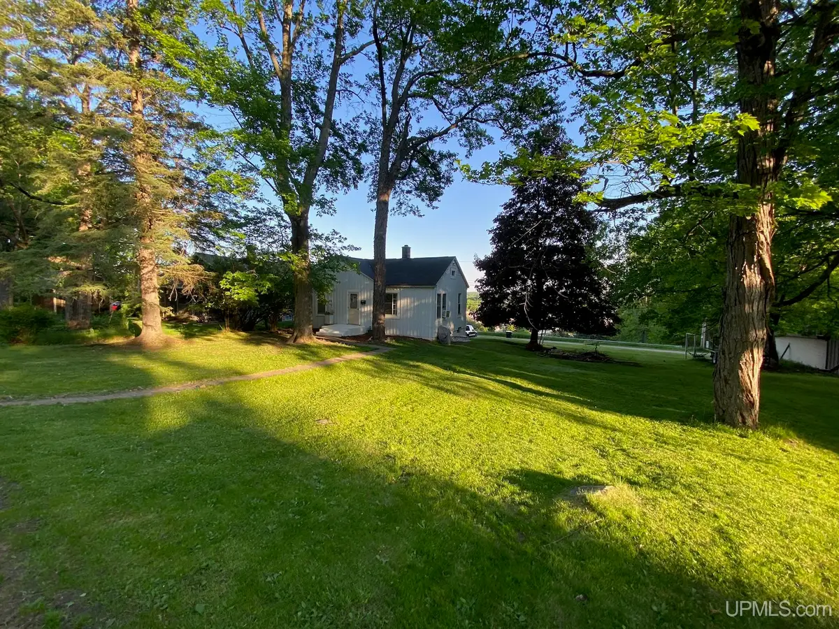 943 E H, Iron Mountain, MI 49801 - #1
