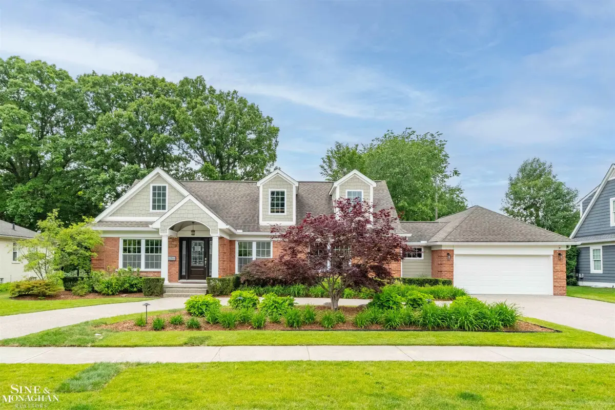 1061 N Renaud, Grosse Pointe Woods, MI 48236 - #1