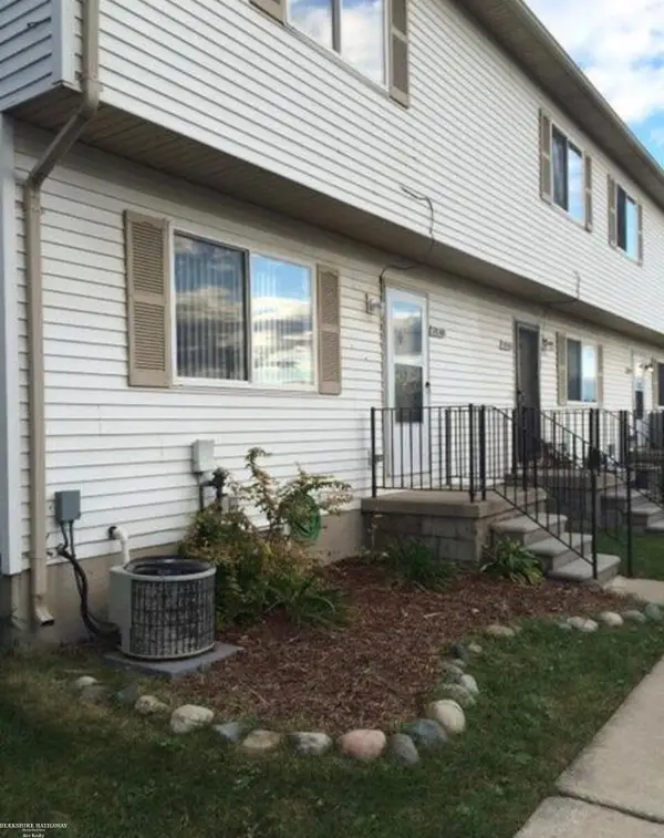 28165 Raleigh Crescent, Chesterfield, MI 48051