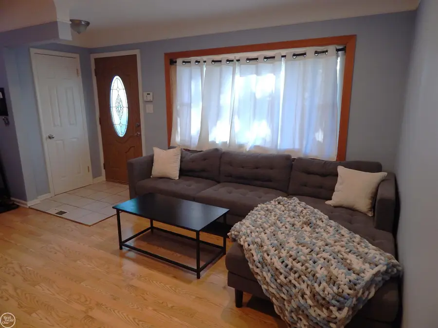 27200 Larchmont, Saint Clair Shores, MI 48081 - #3