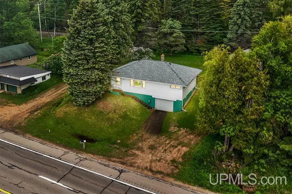 7403 Us 2 & 41 &m-35, Gladstone, MI 49837