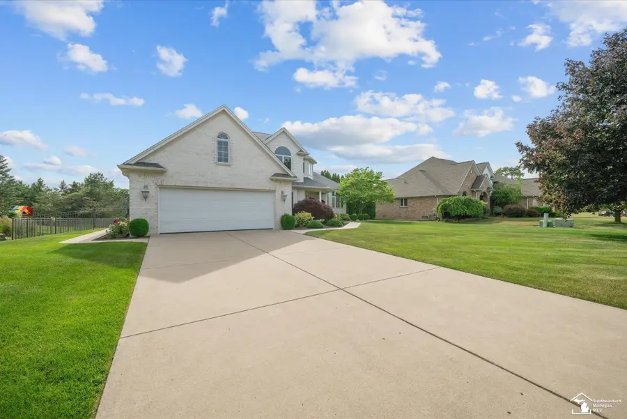 862 Saint James Park, Monroe, MI 48161 - #2