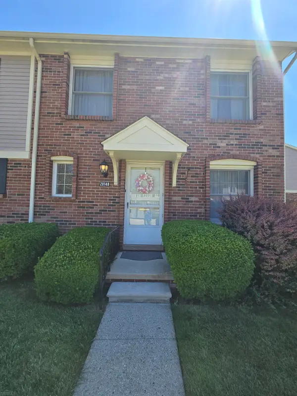 20148 S Great Oaks, Clinton Township, MI 48036